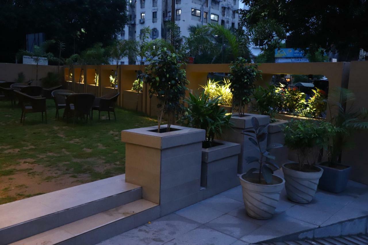 Artilla Inn Ahmedabad Exterior photo